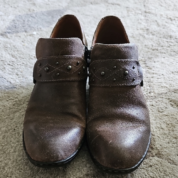 Born Lorlei Womens Sz 6.5 Brown Leather Studded Harness Side Zip Ankle Booties - Picture 2 of 6